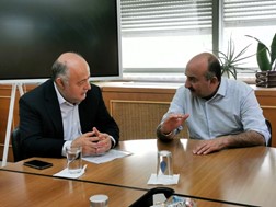 Στο δημαρχείο Τρικάλων ο ευρωβουλευτής Δημήτρης Τσιόδρας 